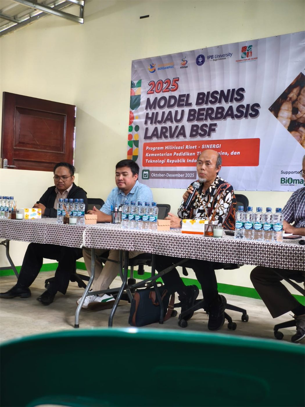 Diskusi panel Model Bisnis Hijau berbasis larva BSF