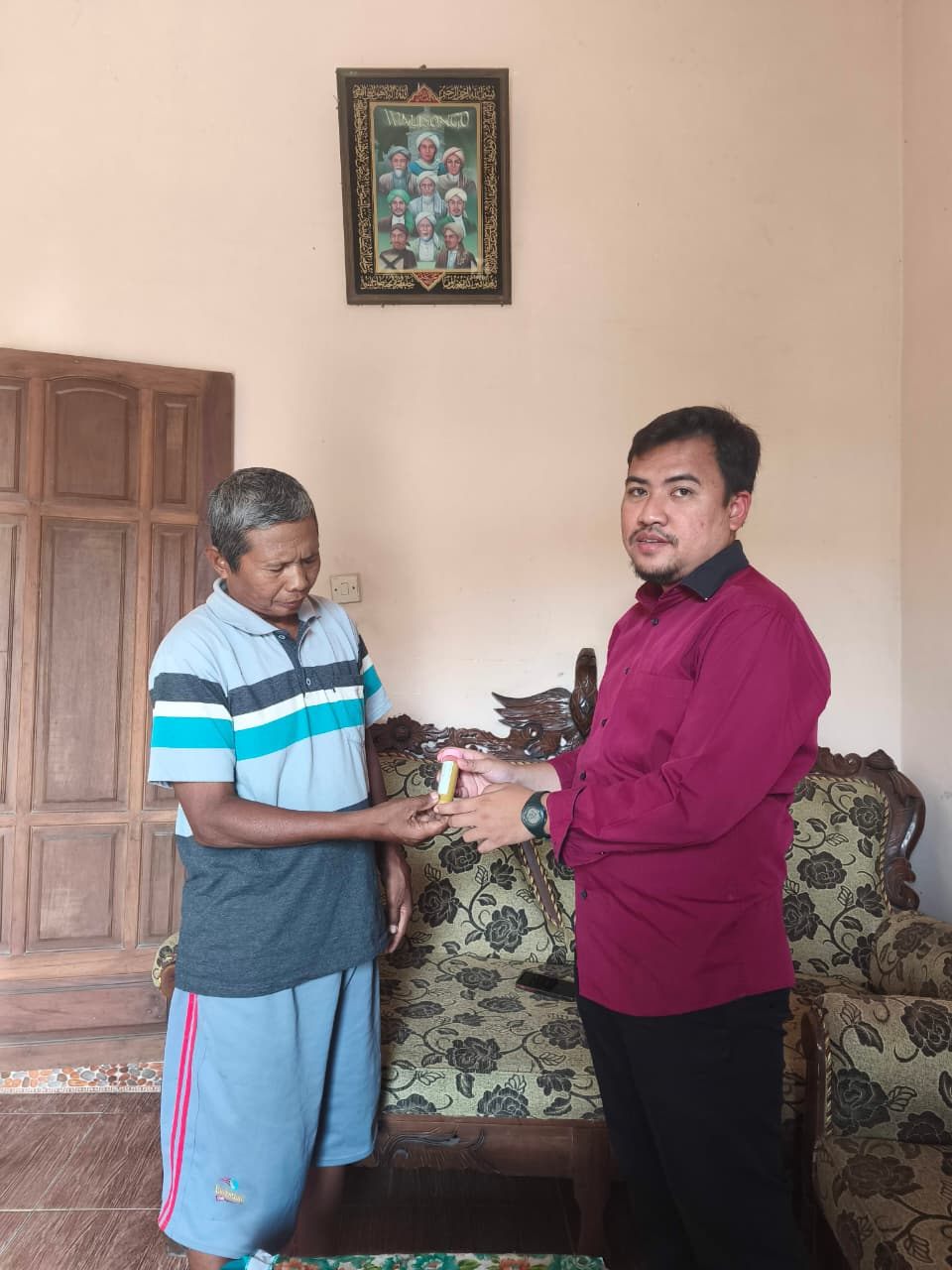 Penyerahan Nutribee kepada petani lebah