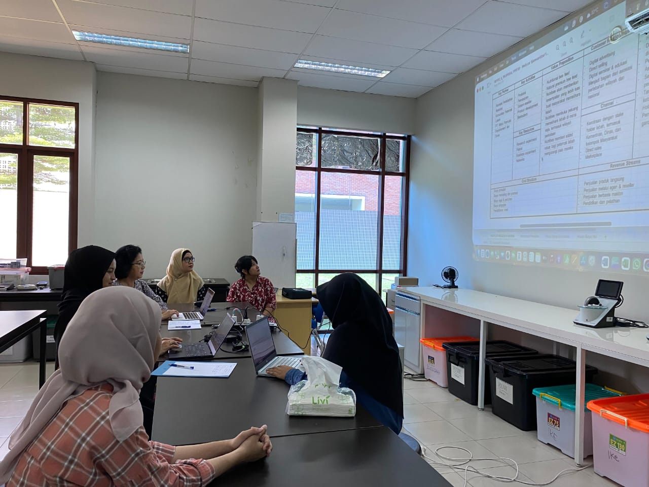 Diskusi riset Nutribee bersama tim UI